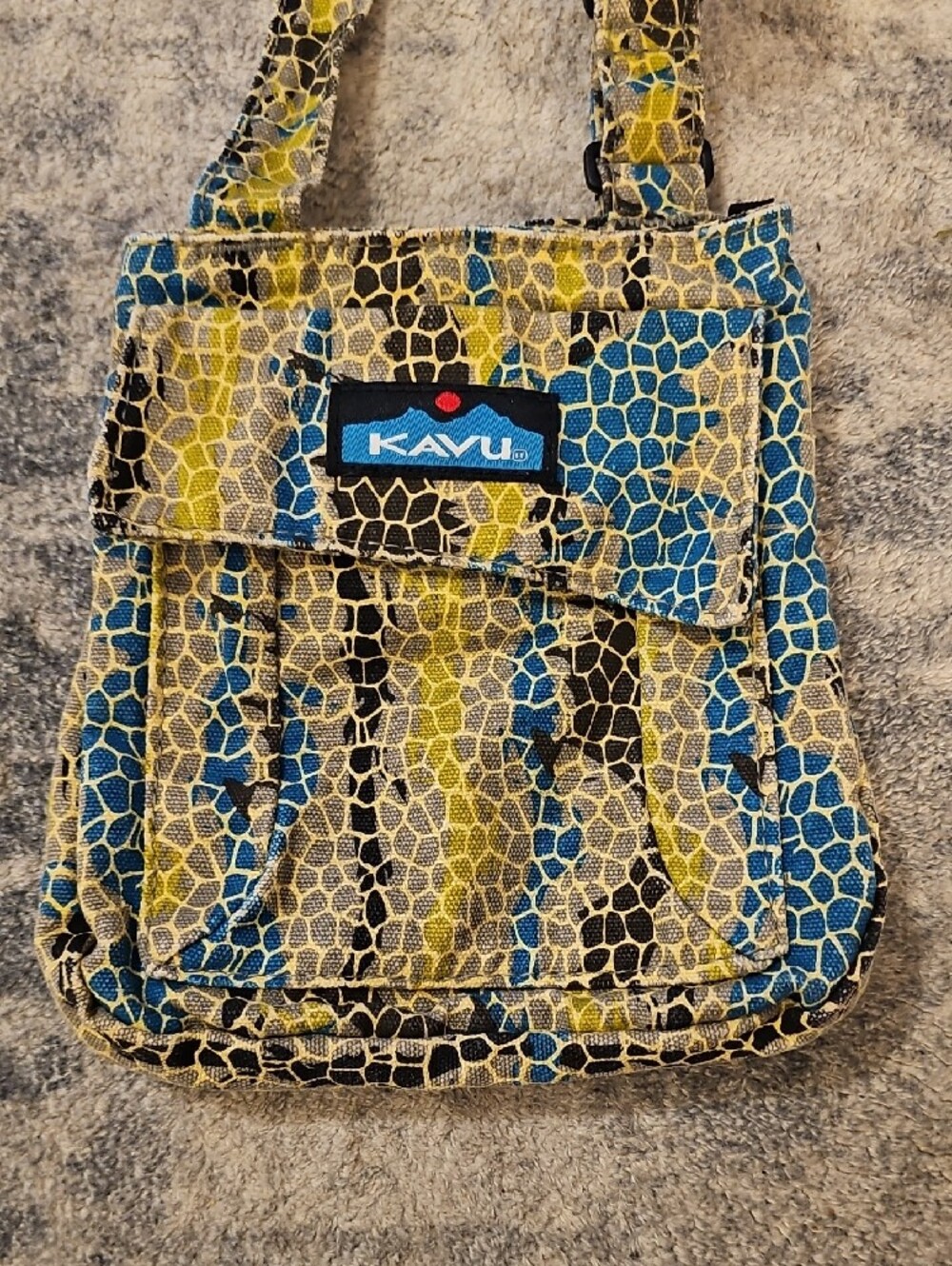 KAVU Keeper Mini Crossbody Bag in yellow, turquoise, & blue animal/giraffe print - Picture 2 of 4